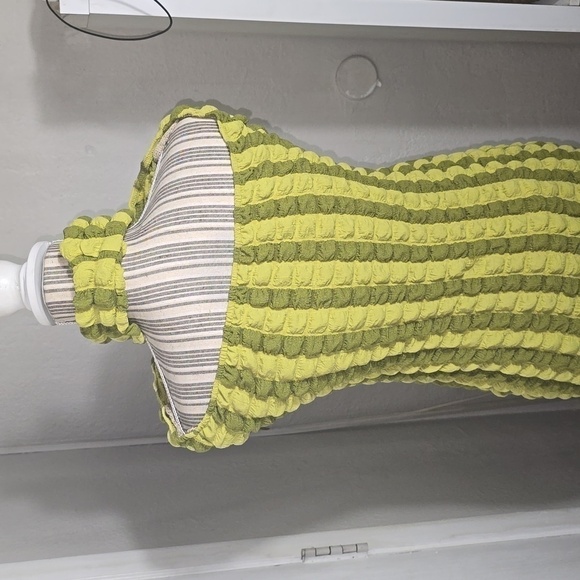 Stripe Print Halter Popcorn Dress - Picture 2 of 6